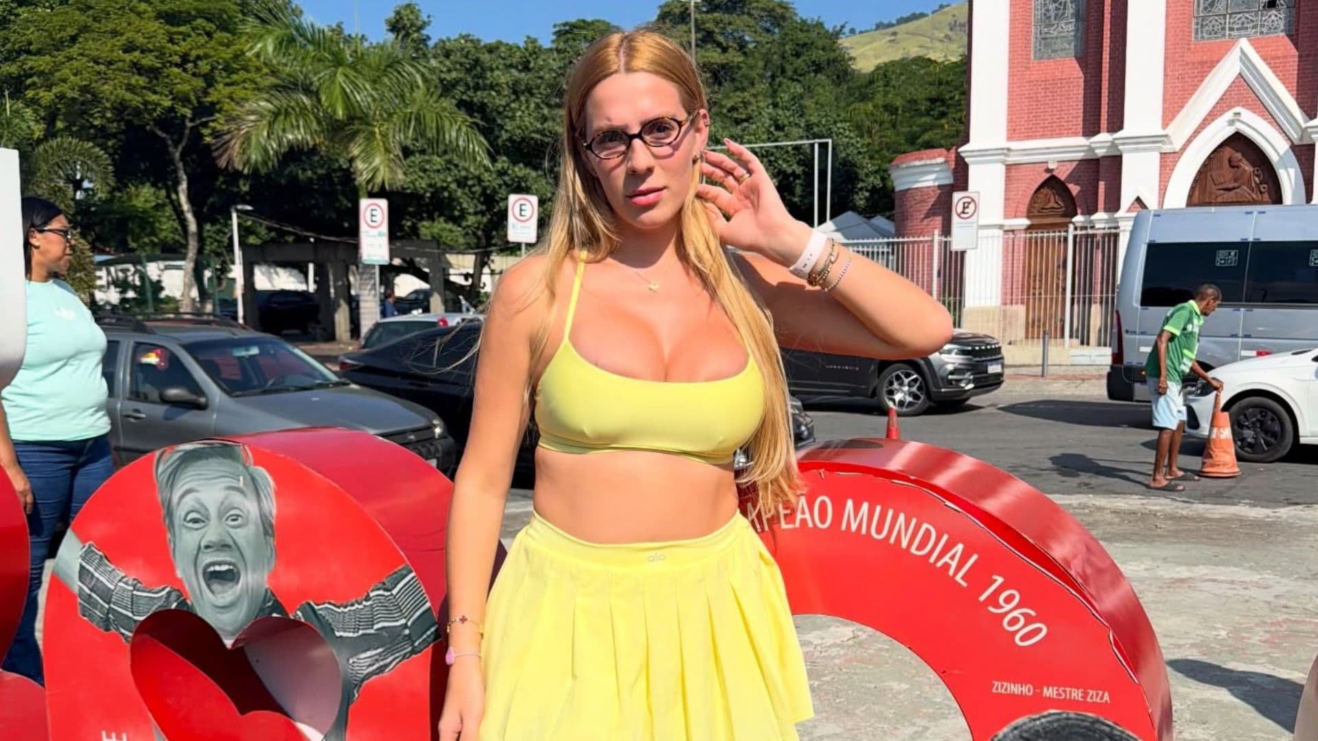 Seguidor afirma que Malévola é homem e influenciadora rebate: “Tenho v*gina”