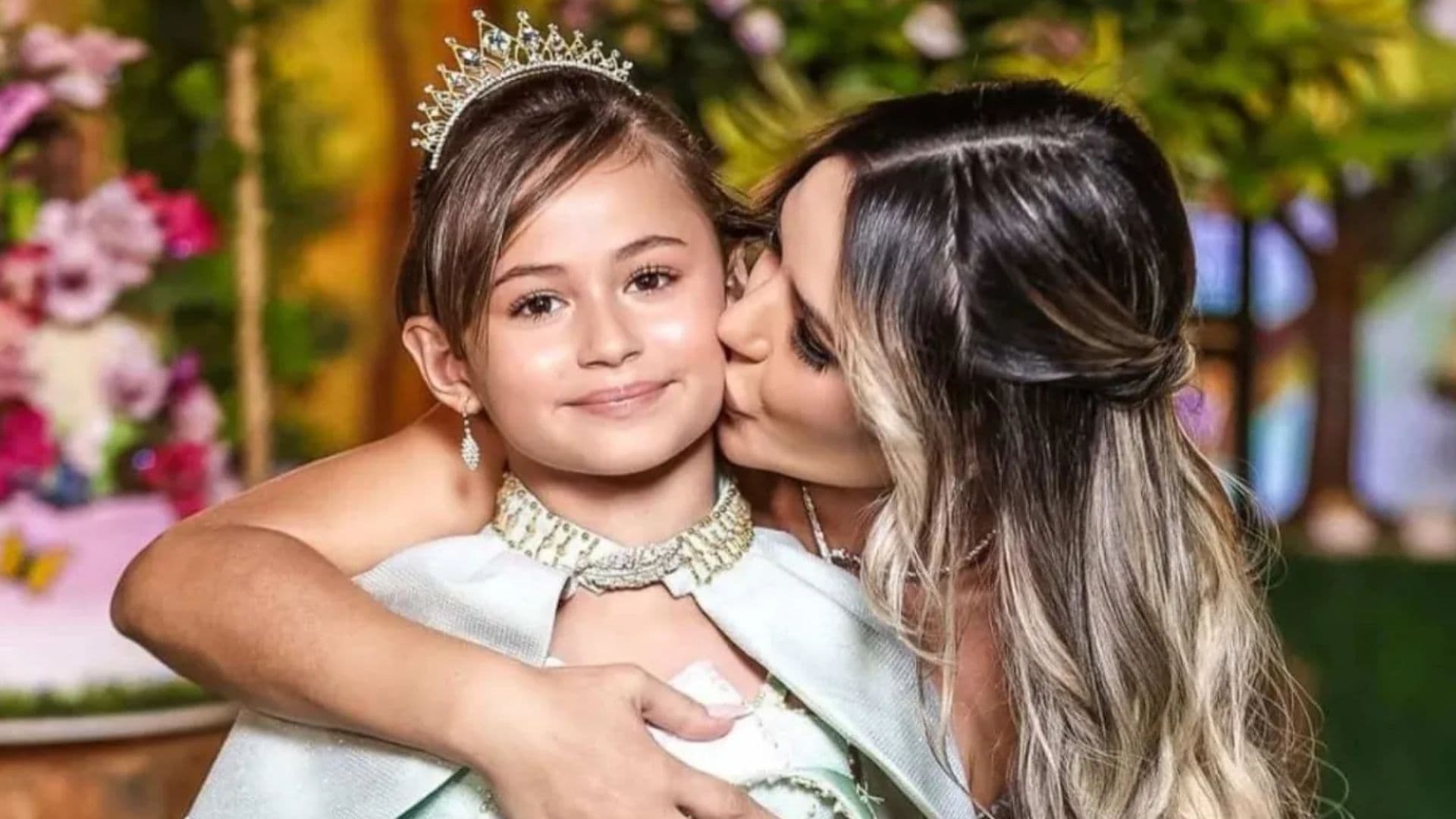 Deolane chora em audiência após advogada pedir prisão domiciliar para que ela cuide da filha
