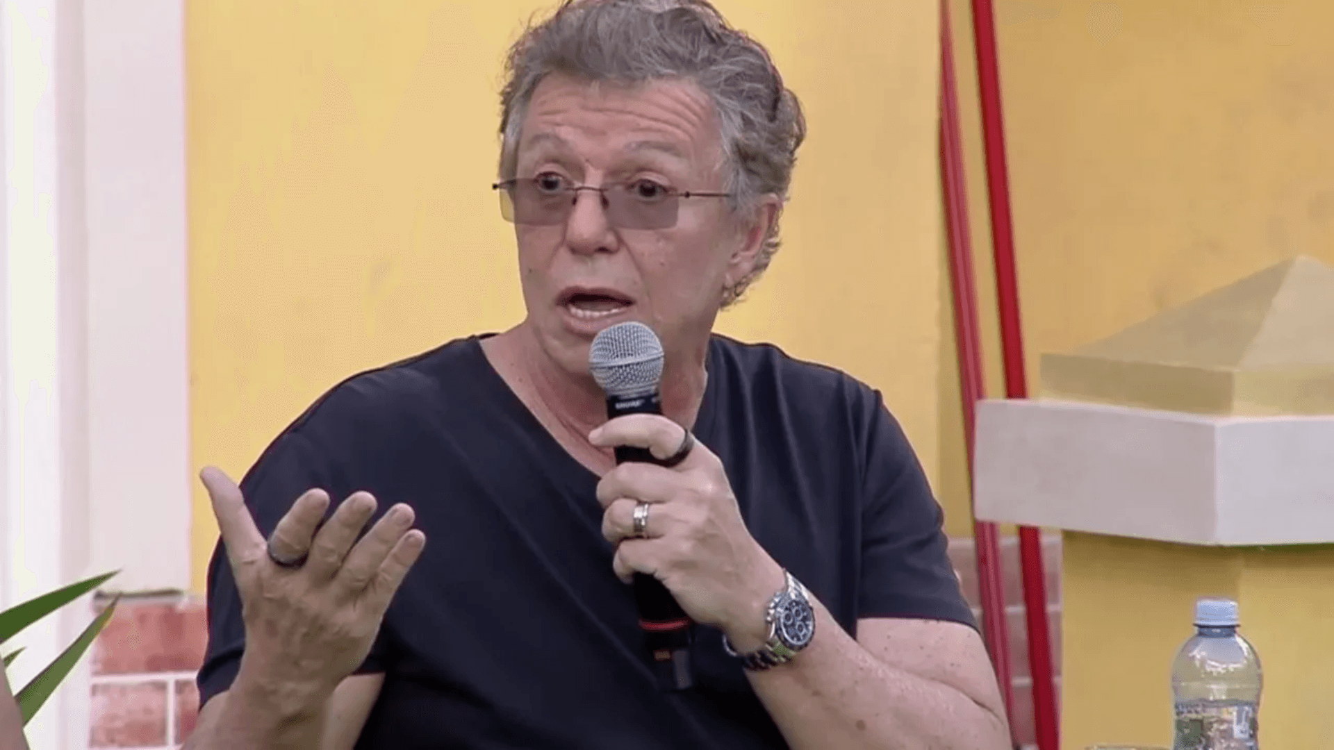 Casa do Patrão: Boninho perde a paciência com cantoria no reality