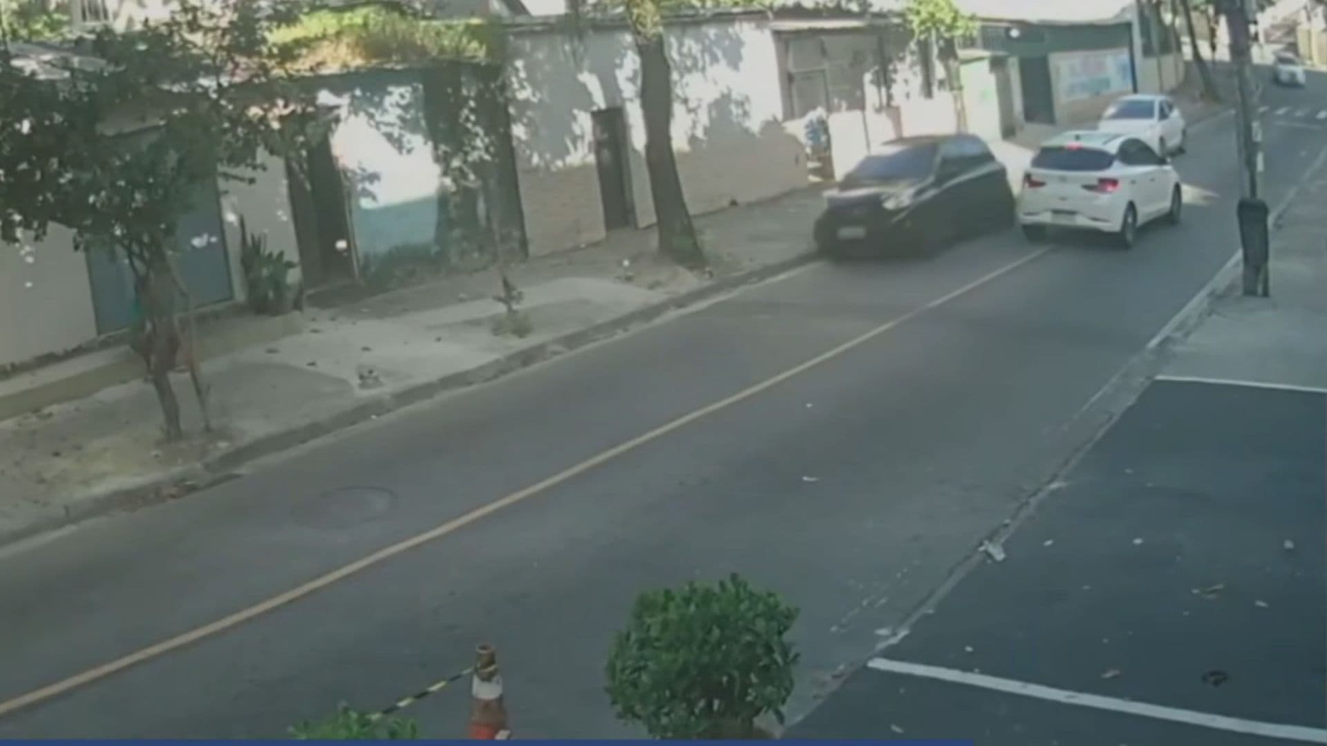 Policial atira em carro de aplicativo após manobra e mata passageira de 28 anos