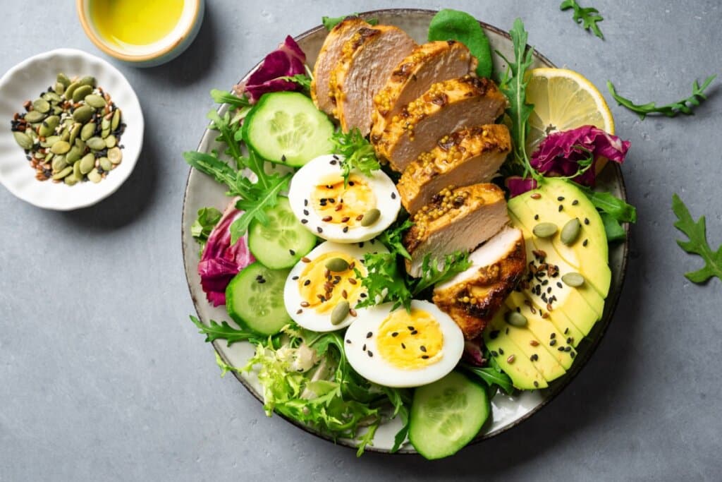 Almoço saudável: 5 receitas leves e proteicas com peito de frango