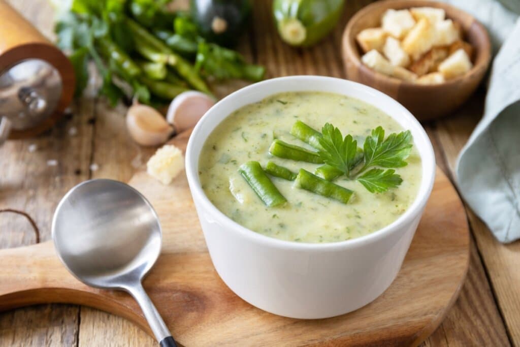 7 sopas saborosas e fáceis para os dias frios