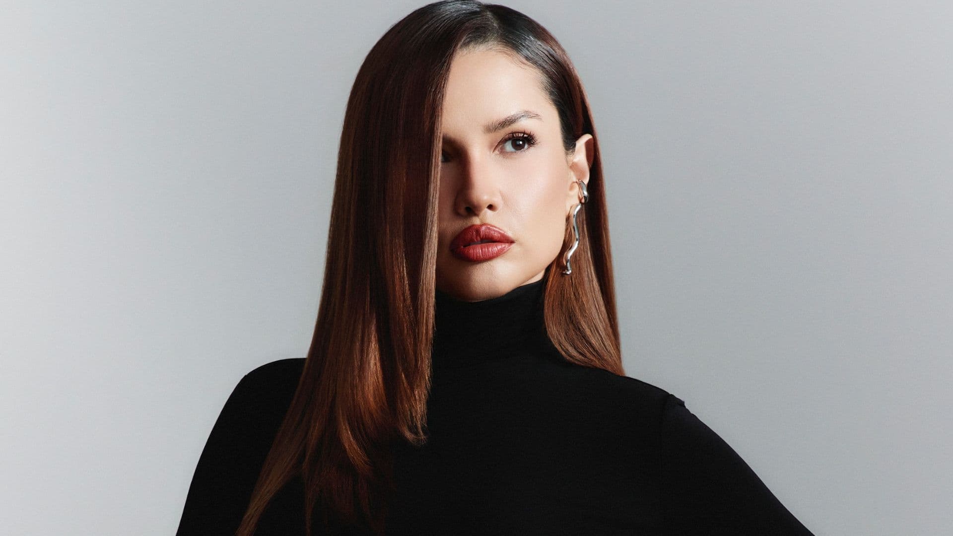 Juliette chora com vestido de casamento e afirma: “Quero mais periguete”