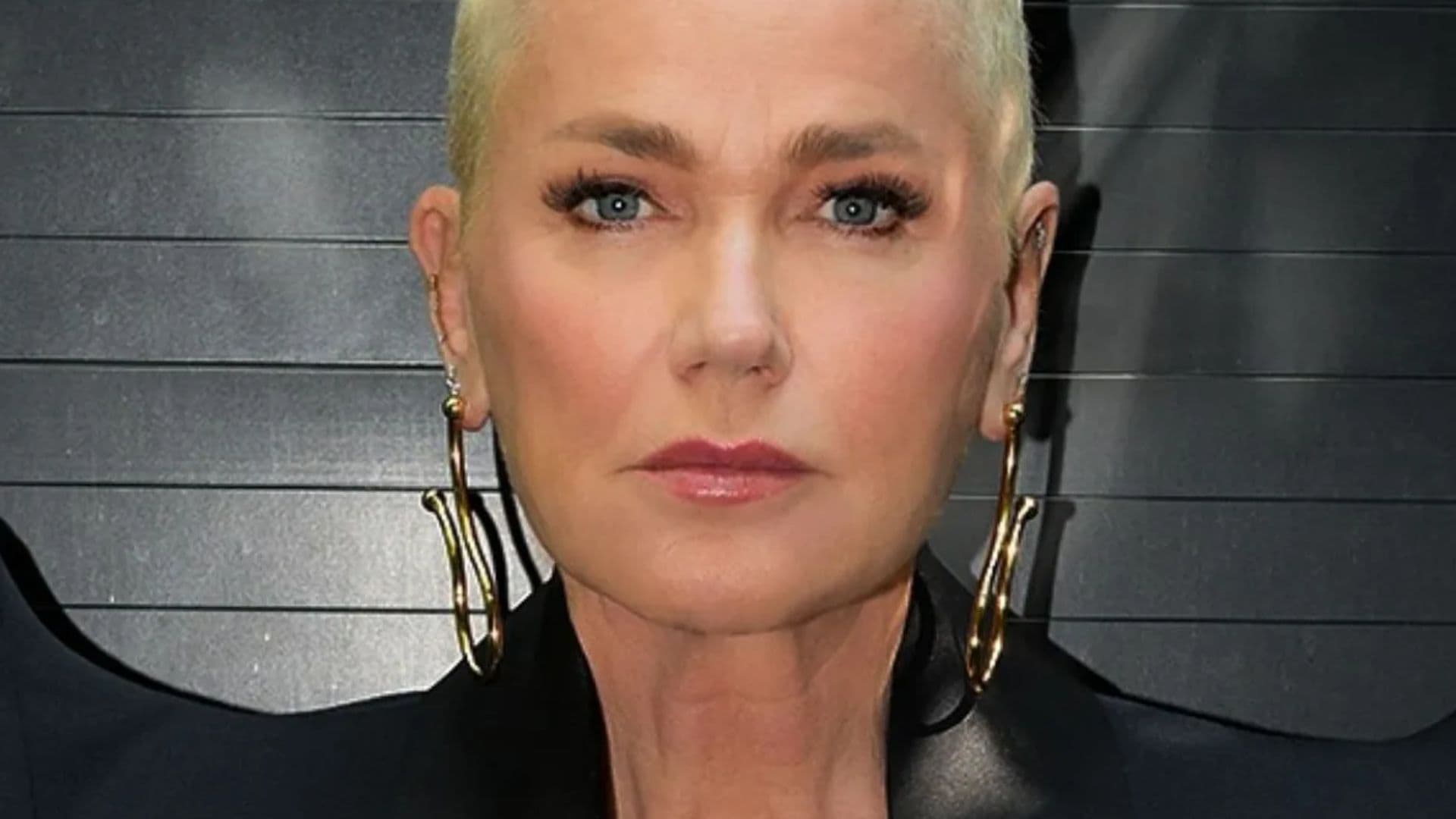 Xuxa rebate críticas a ‘roupas e rugas’ e agradece haters: “As vendas aumentaram”