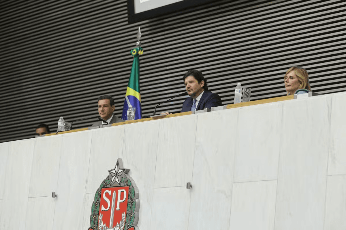 Emendas em SP superam investimentos em educação e levantam debate sobre repasses a entidades ligadas a políticos