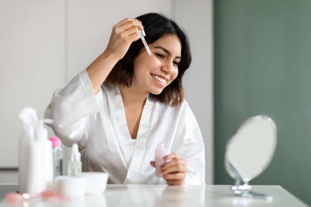 Rotina minimalista no frio: 5 dicas para evitar sobrecarregar a pele no inverno