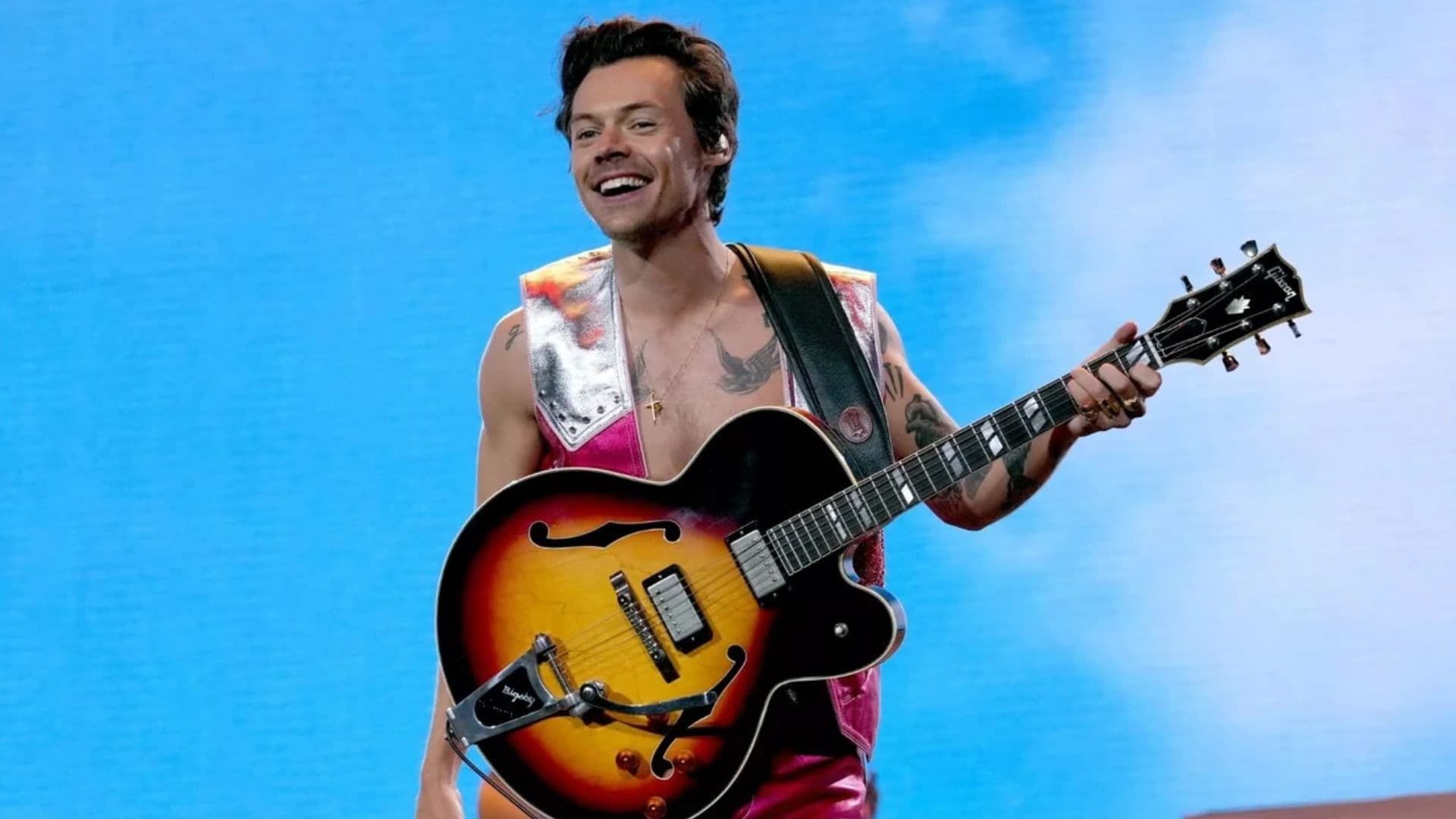 Harry Styles escorrega no palco após tempestade de granizo no México