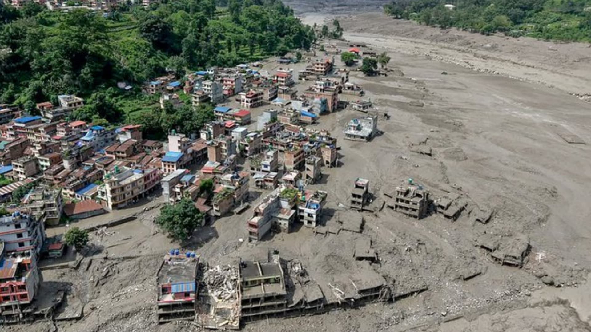 Inundação repentina na fronteira entre Nepal e Tibete deixa centenas de mortos