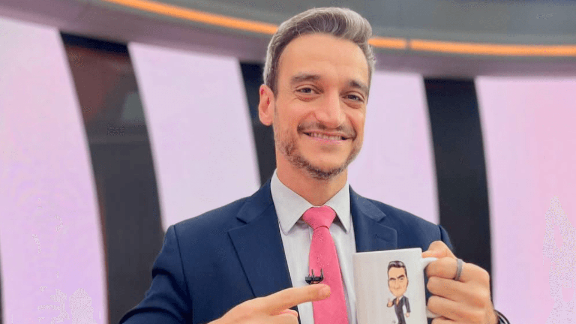 Tiago Scheuer revela rotina para comandar jornal na Globo às 4h da manhã