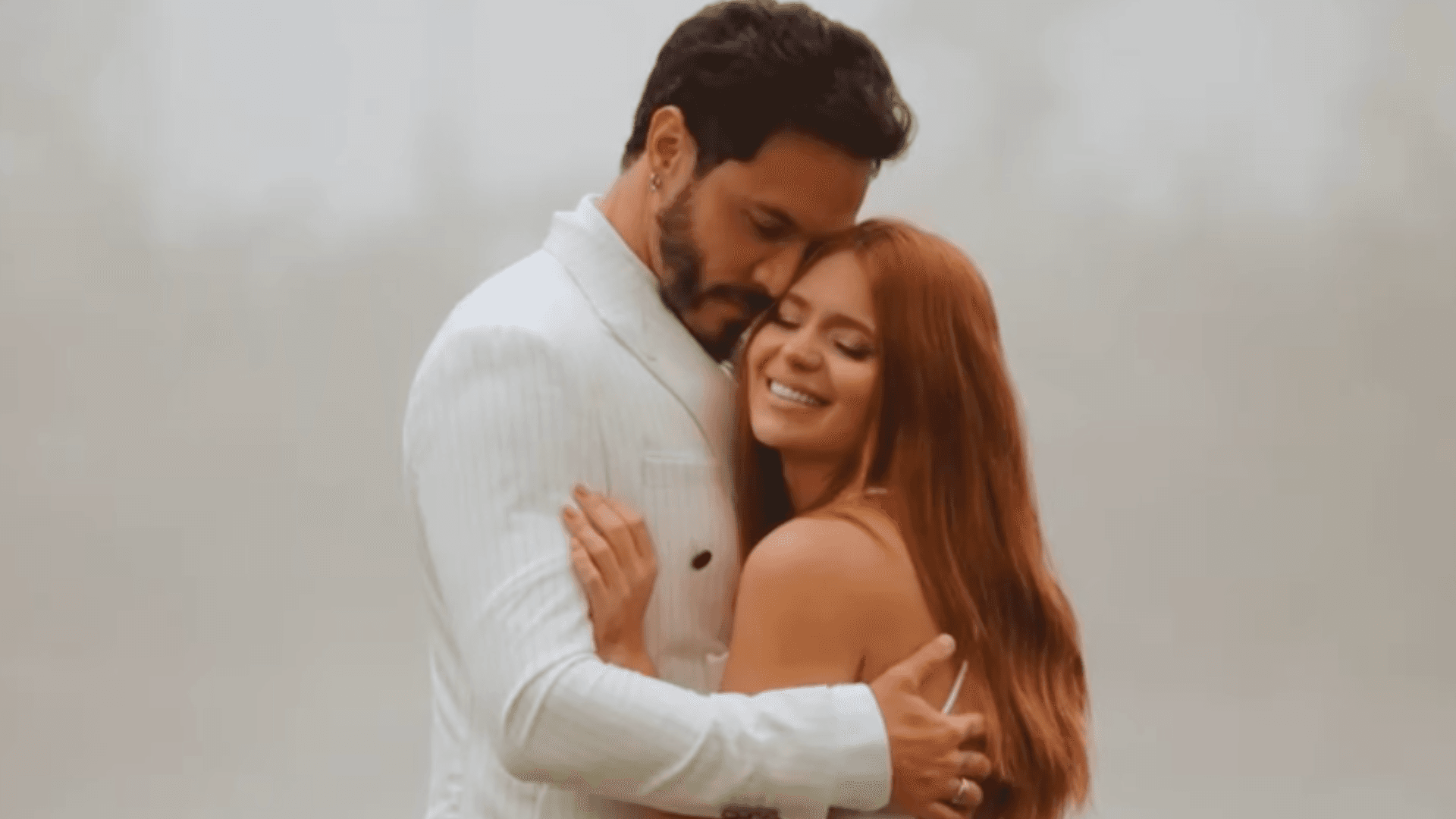 Viih Tube e Eliezer revelam data do casamento em vídeo com os filhos