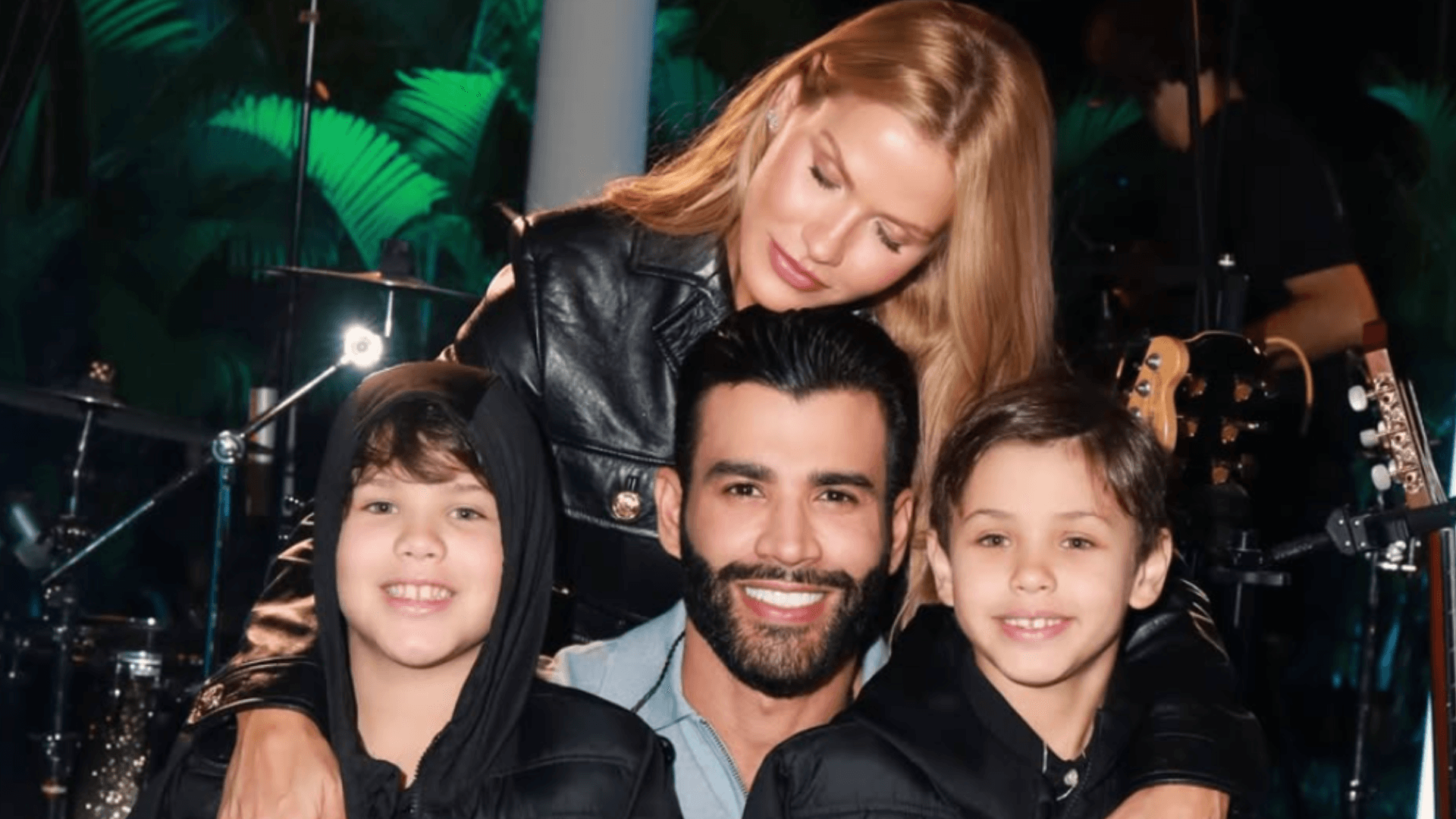Andressa Suita mostra motorhome luxuoso da família em Barretos