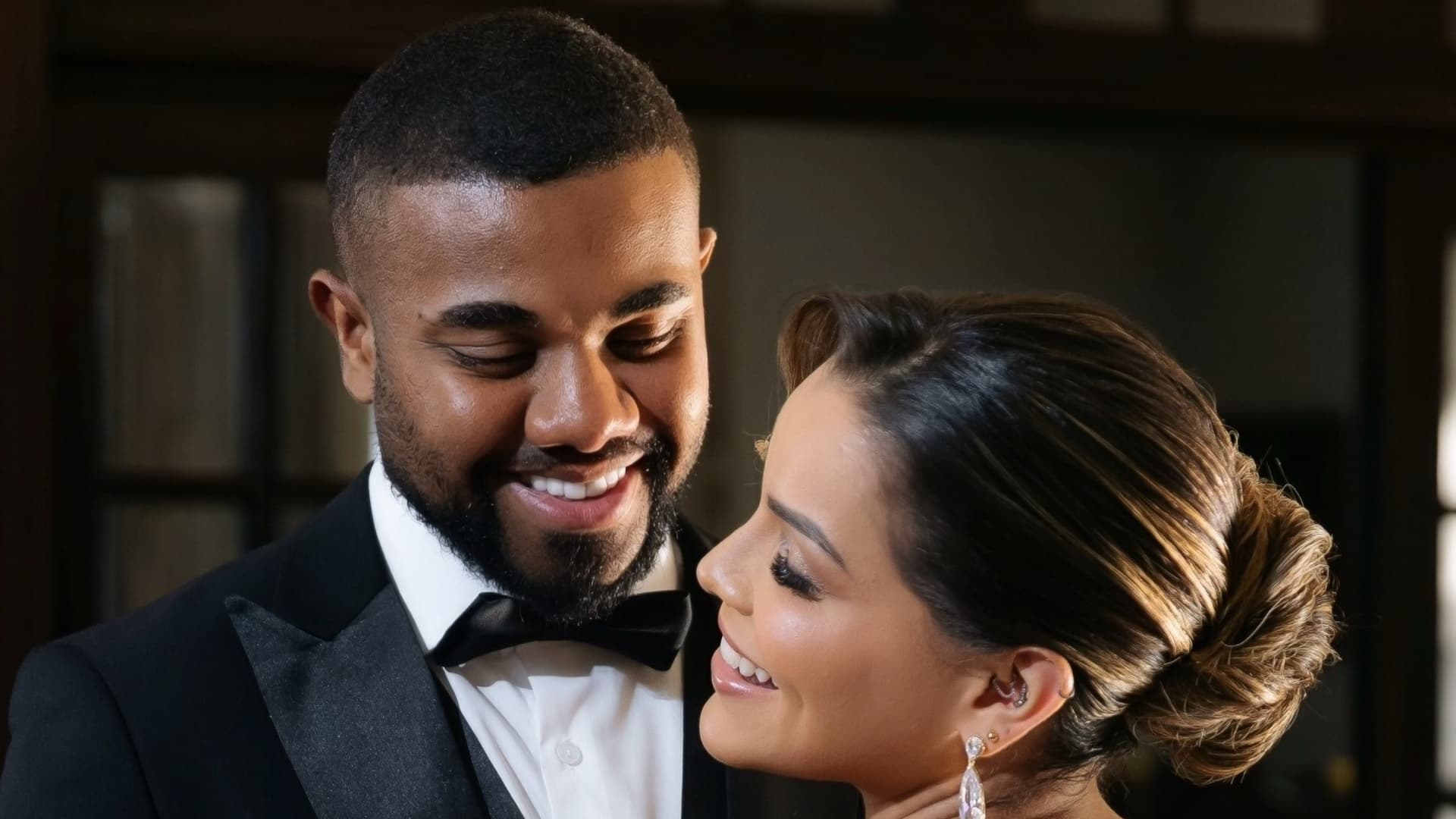 Davi Brito e Emilly Araújo apostam em luxo e sensualidade em ensaio pré-wedding