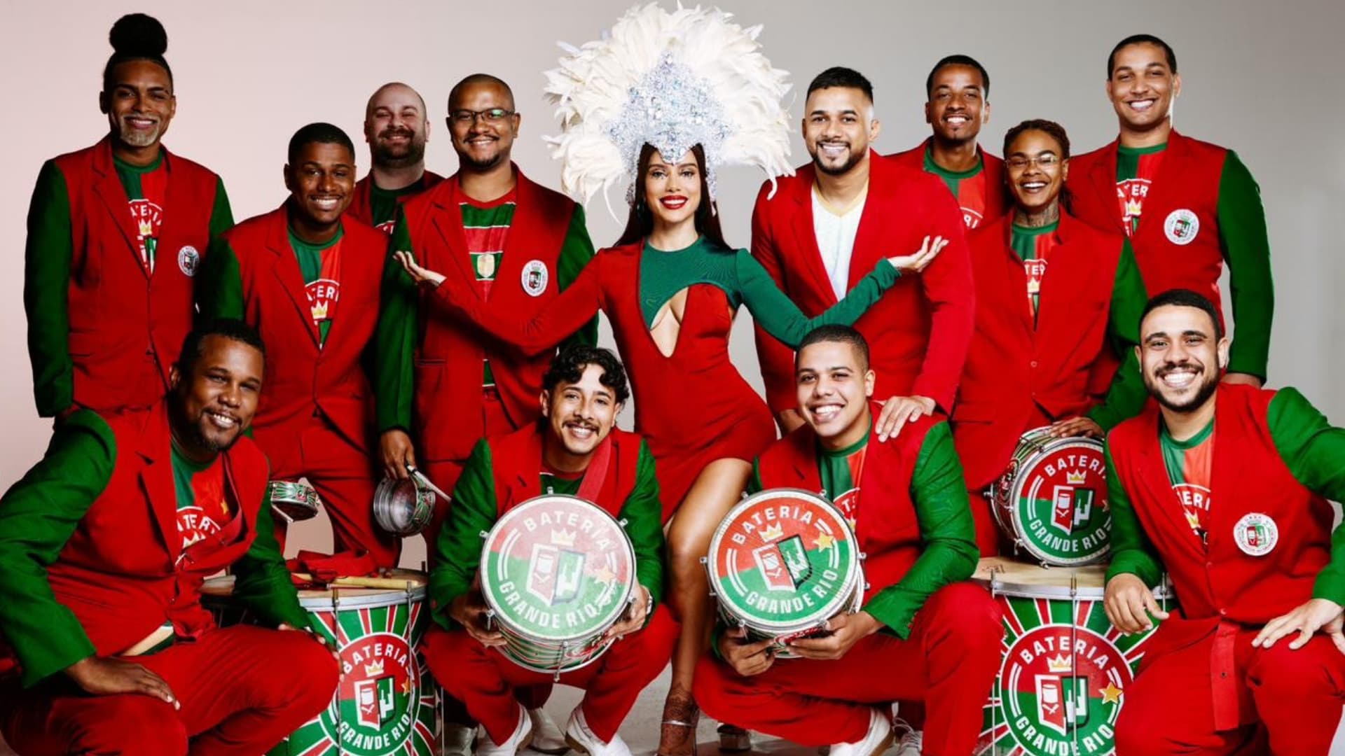 Anitta será oficialmente coroada rainha de bateria da Grande Rio neste domingo
