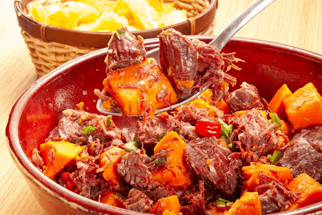 Muito além da carne de sol com mandioca: veja 3 receitas para o jantar