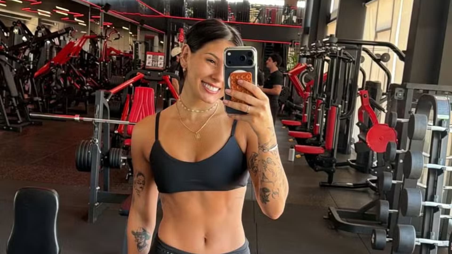 Ana Castela revela segredo para o corpo definido e nega uso de anabolizantes