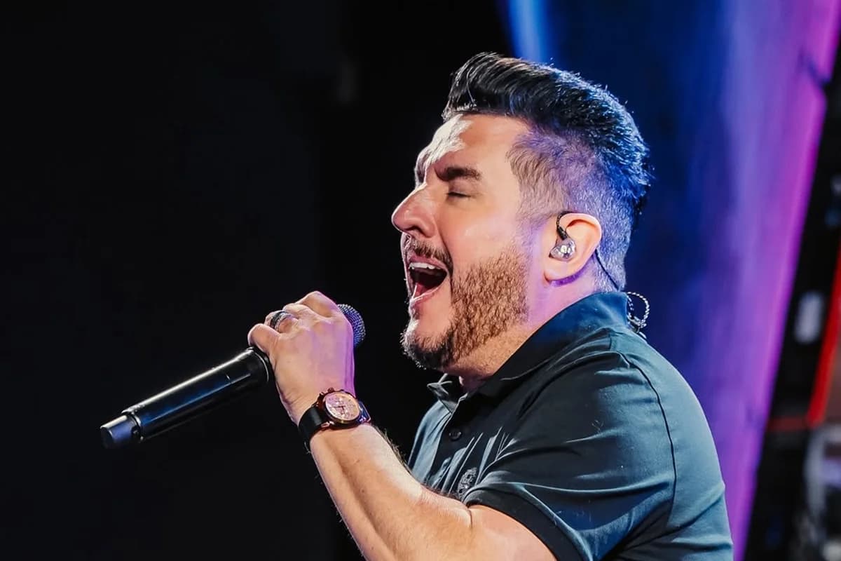 Bruno, dupla de Marrone, revela que rádio ligou sozinho tocando Rick e Renner