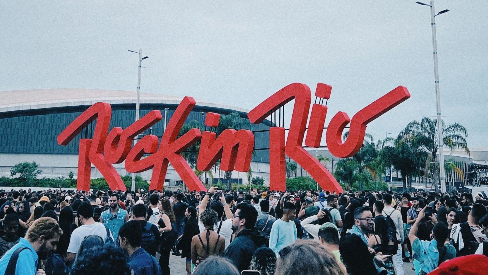 Rock in Rio faz grande festa repleta de hits com Maroon 5, Demi Lovato, J Balvin e Pedro Sampaio