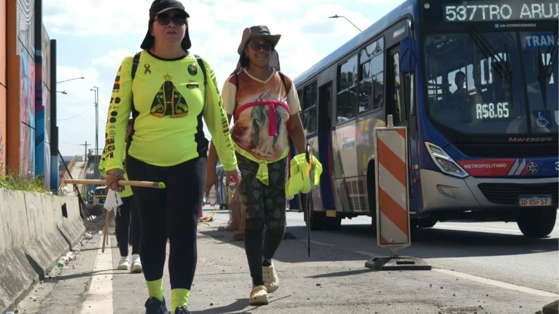 Mais de 33 mil peregrinos passam pela Dutra a caminho de Aparecida para o feriado