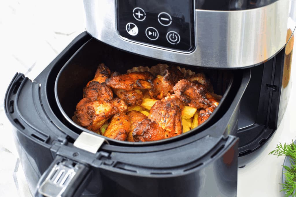 Quer um almoço rápido e saudável? Veja 5 receitas de frango na air fryer