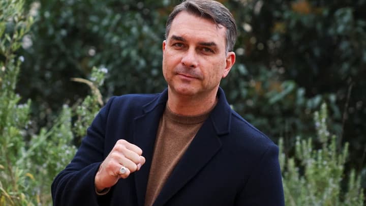 Flávio Bolsonaro aceita abrir sigilos e irá entregar documentos: “Desafio aceito”