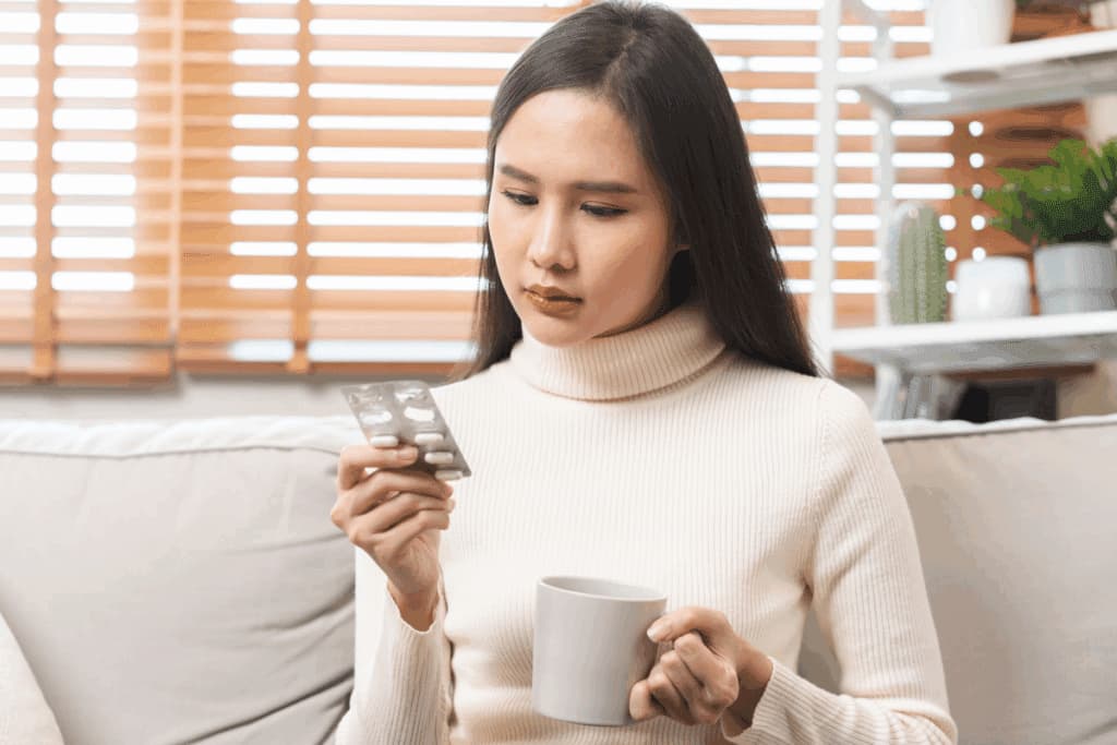 Tomar remédio com café, leite ou suco pode atrapalhar o efeito? Veja os riscos