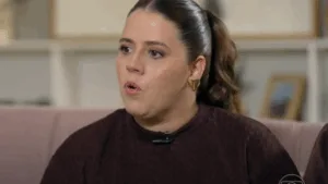 Tati Machado falando