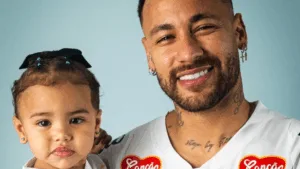Neymar com a filha Mavie