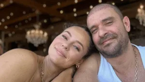 Paolla Oliveira encostada no ombro de Diogo Nogueira